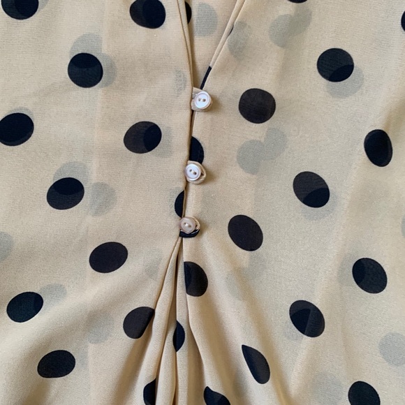 SANS SOUCI sheer polka dot tank top buttons hi-low - Picture 13 of 13